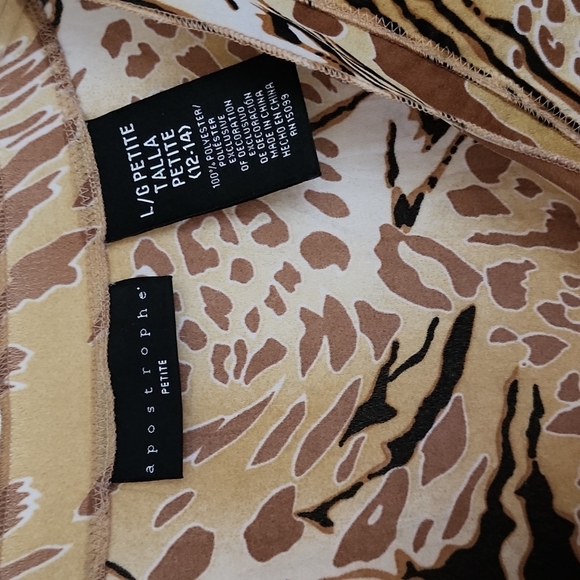 Petite Women's Large Top Apostrophe. Long Sleeve. Bell Sleeve. Blouse - Picture 4 of 6